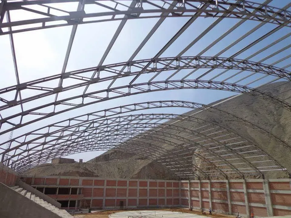 Estructura metálica de cobertura montada por J&C Edificaciones