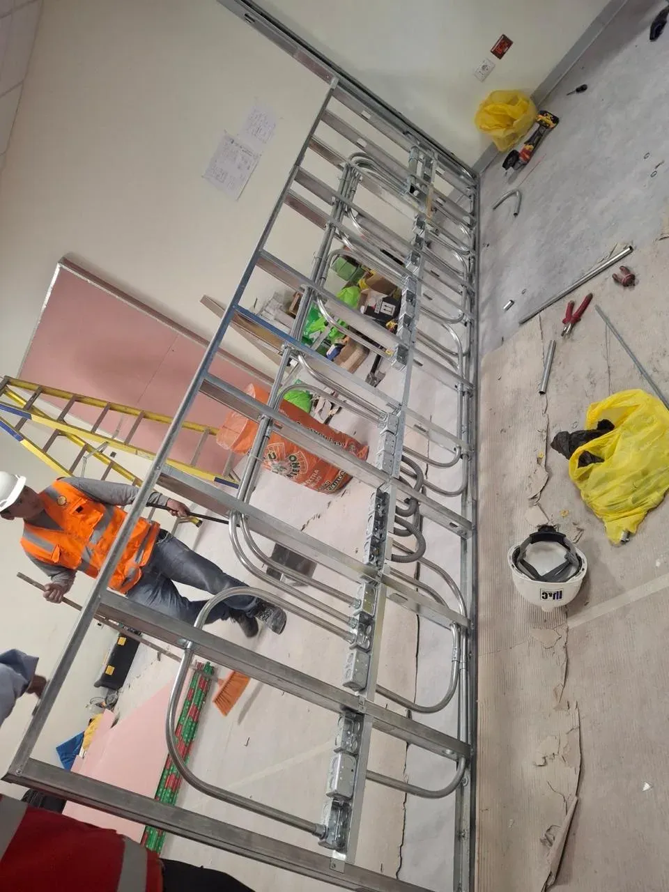 Instalaciones eléctricas empotradas en muro