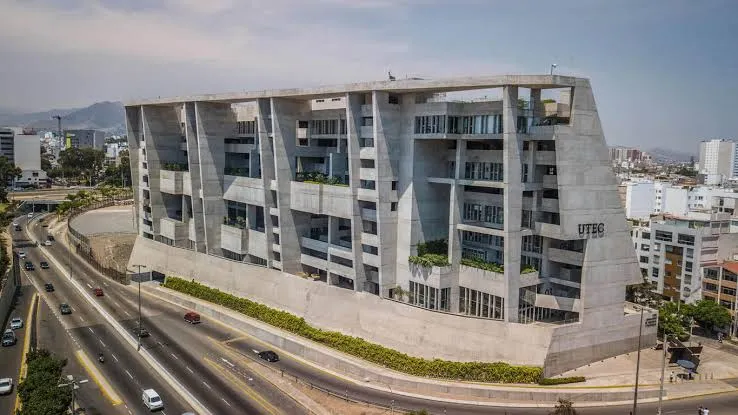 Universidad UTEC — obra de J&C Edificaciones